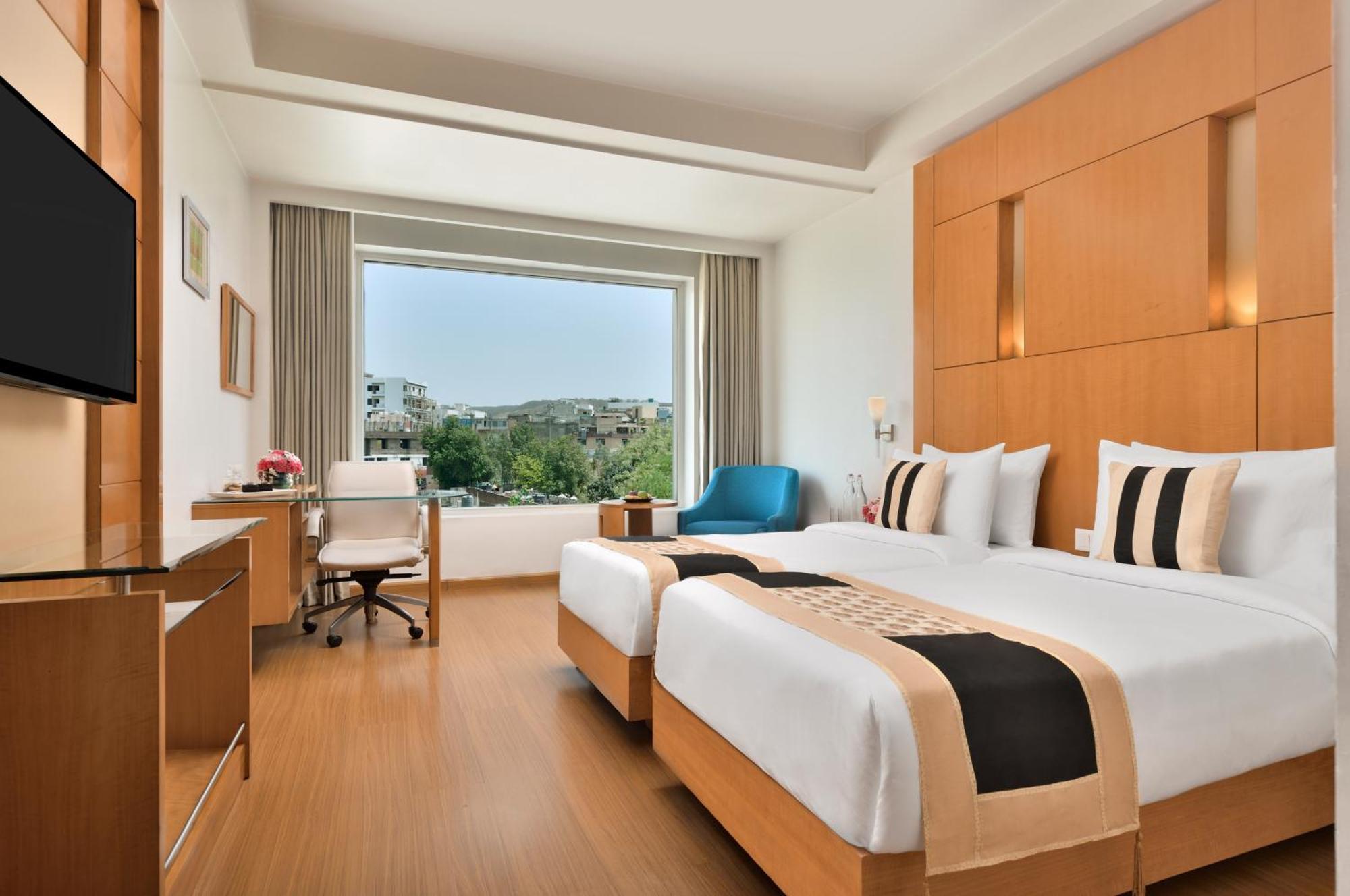 Ramada By Wyndham Jaipur Hotel Exterior foto