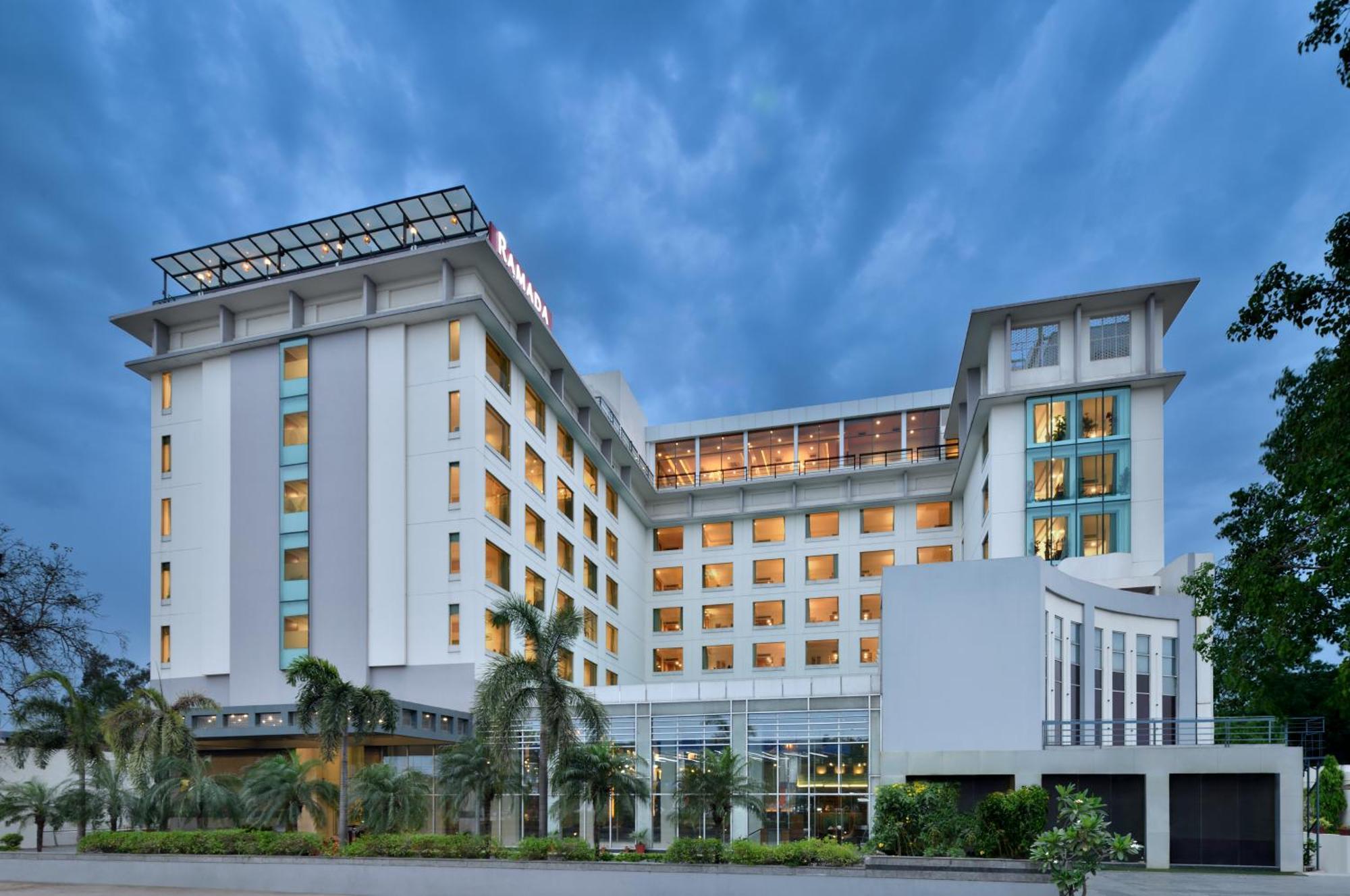 Ramada By Wyndham Jaipur Hotel Exterior foto